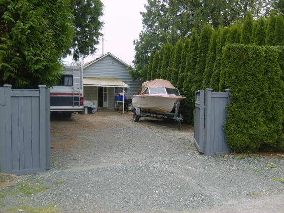 backofhousedriveway.jpg